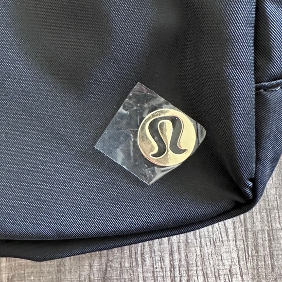Black/Gold Lululemon Everywhere Belt Bag with NEW Bag NWT - Picture 8 of 9